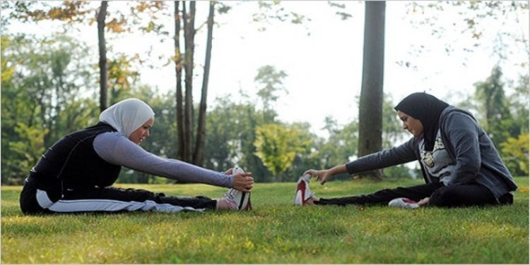 Olah raga ringan seperti jogging atau yoga juga bisa kamu rutinkan saat puasa nanti