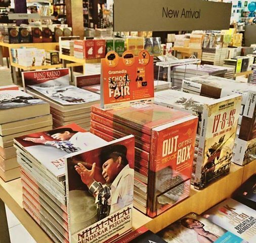 Inilah 5 Alasan Kenapa Kita Harus Membaca Buku “Out of the Truck Box”