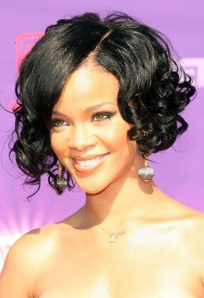 Gaya rambut bob ala Rihanna