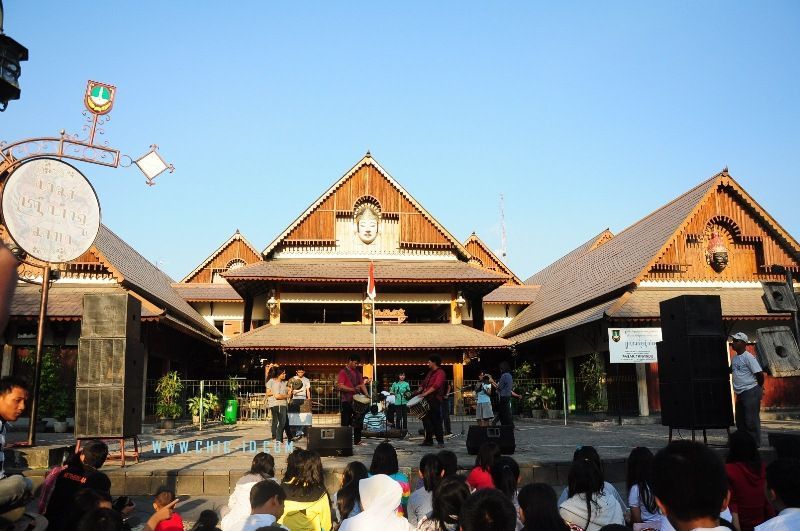 Menikmati Senja di Ngarsopuro, Kota Solo