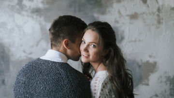 7 Keistimewaan Cowok Nggak Romantis yang Layak Dijadikan Partner Hidup Sampai Nanti