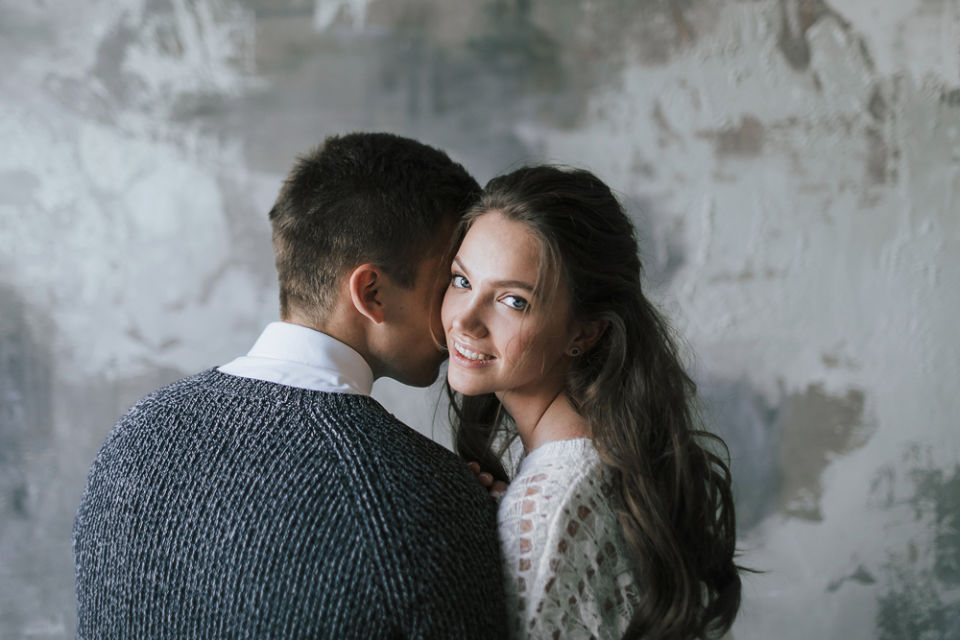 7 Keistimewaan Cowok Nggak Romantis yang Layak Dijadikan Partner Hidup Sampai Nanti