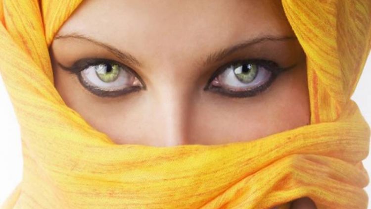 Jika Mood Saat Puasa Berubah-Ubah, Cobalah Gunakan Parfum Andalanmu untuk Mengatasinya
