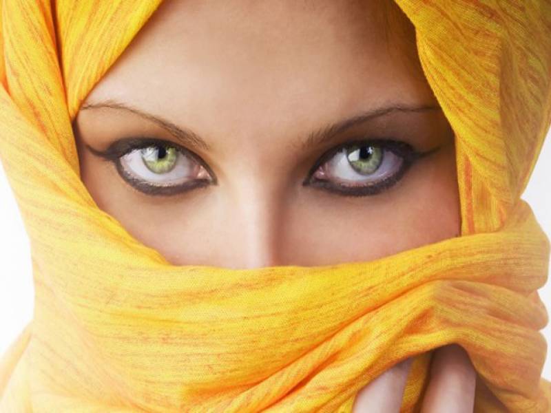 Jika Mood Saat Puasa Berubah-Ubah, Cobalah Gunakan Parfum Andalanmu untuk Mengatasinya