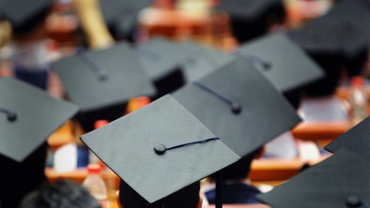 Kepada Kamu, Seseorang yang Akan Segera Menyandang Gelar Sarjana di Tahun 2016