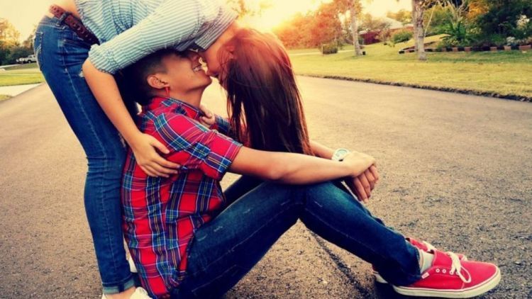 Di Balik Kepingan Cinta dan Obsesi