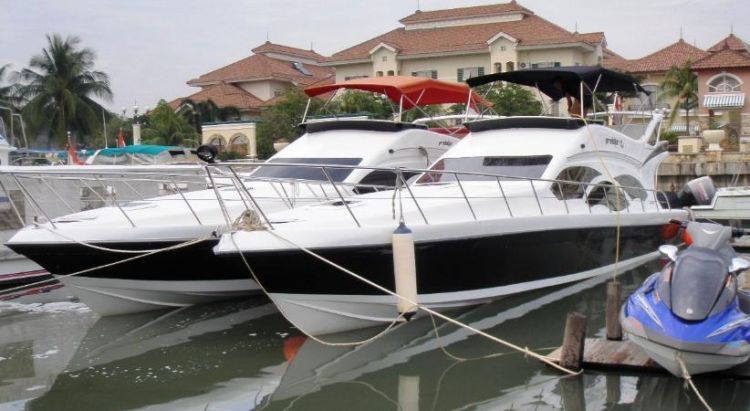 Kapal pesiar cuy..