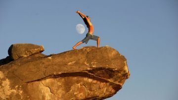 6 Gaya Yoga Sederhana Buat Kamu yang Ingin Mendaki Gunung