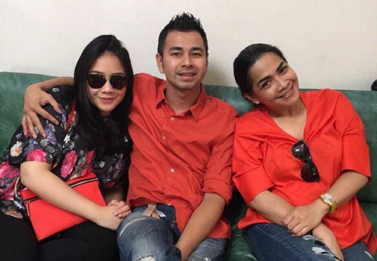kamu dan dia saling dekat dengan keluarga masing-masing
