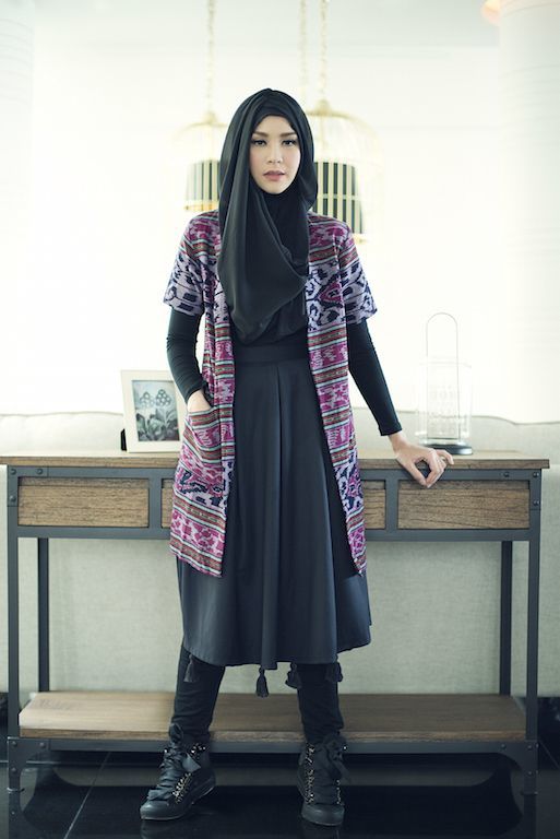Gaya berpakaian berjilbab pake outer kimono