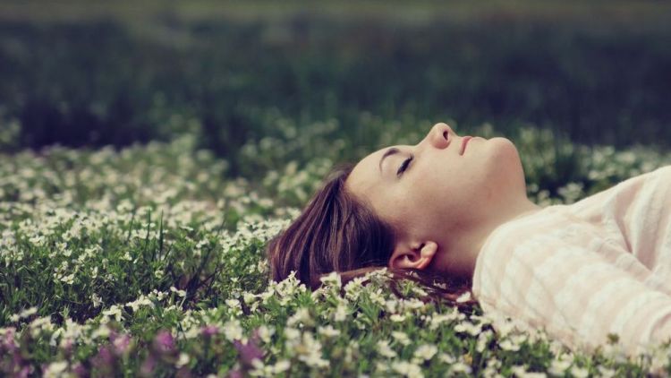 Wanita Memang Perasaannya Lebih Sensitif, Tapi Bukan Berarti Dirinya Tidak Berpikir