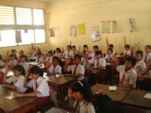 Semangat ketika pulang sekolah adalah kebahagiaan di siang hari