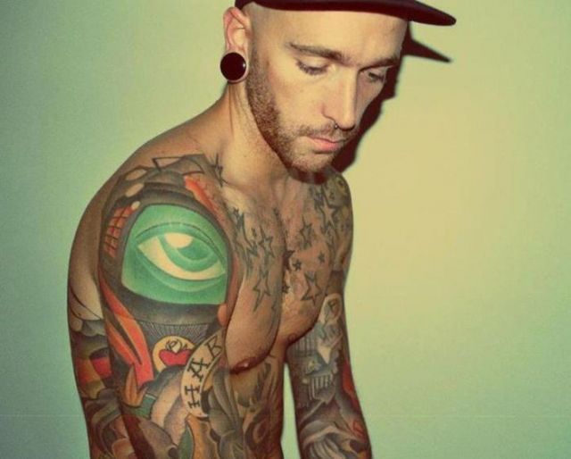 Tatto dan Pria