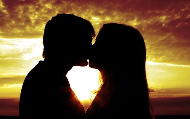 Tempatkan bibirmu hanya untukku