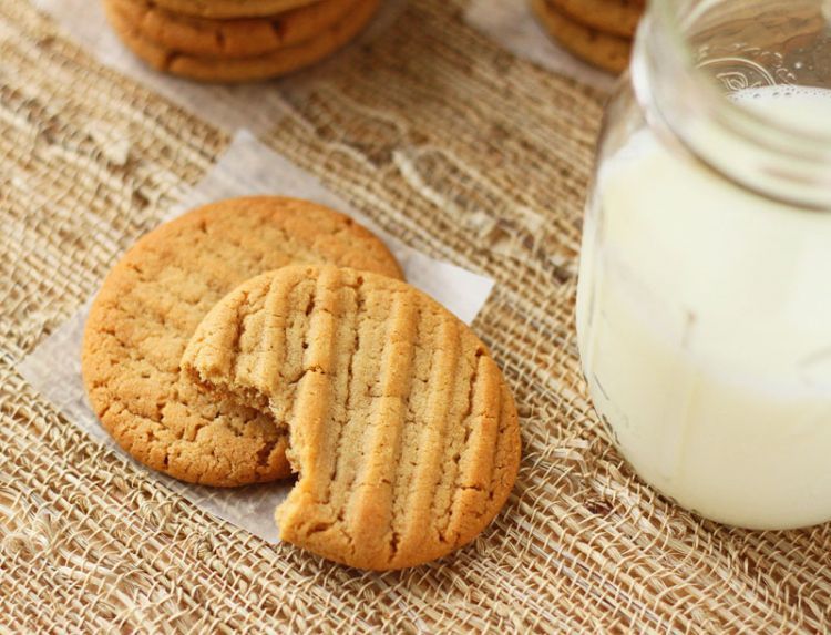 Peanut-Butter-Cookies-and-M