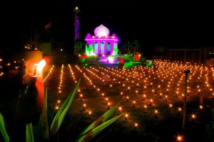 Kerlip lampu pada Festival Tumbilotohe di Gorontalo