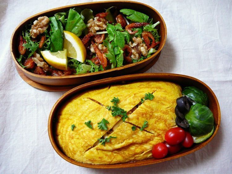 5 Bekal Manis yang Bisa Kamu Buat Sendiri -- Untuk Dia yang Selalu Dekat di Hati 9 bento-12-02-13a