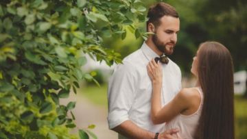 Kuasai 5 Tutorial Memasang Dasi yang Benar — Biar Kamu Jadi Istri yang Menyenangkan di Masa Depan
