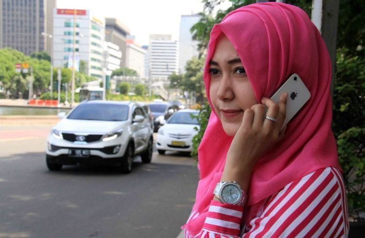 Sehat Bu? Oh ya aku juga sehat kok. Kelar deh.