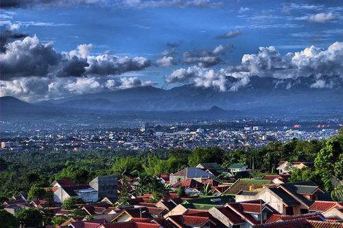 Dikepung gunung