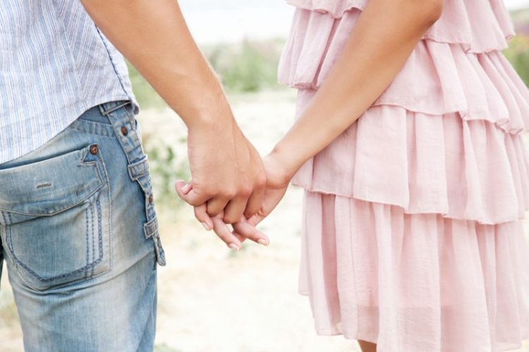 Saat Banyak Teman yang Segera Mengakhiri Masa Lajang, 8 Alasan Ini yang Akan Membuatmu Tenang Meski Tak Punya Pasangan 15 menikah muda