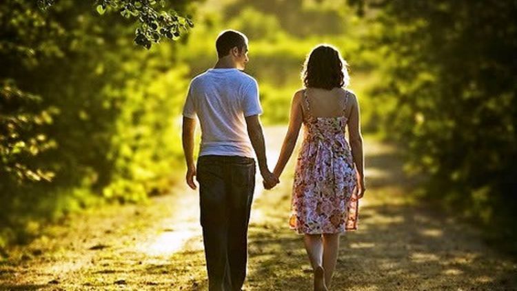 Apakah Kembali Kepada Cinta Lama adalah Suatu Kesalahan? Kalau Bukan, Kenapa Cinta yang Membuat Aku Kembali Tak Pernah Sama Lagi?