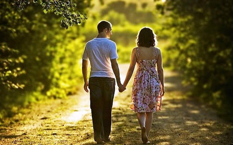 Apakah Kembali Kepada Cinta Lama adalah Suatu Kesalahan? Kalau Bukan, Kenapa Cinta yang Membuat Aku Kembali Tak Pernah Sama Lagi?