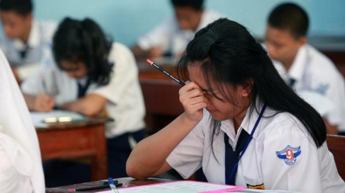10 Kebingungan yang Kamu Alami Ketika Duduk di Bangku Masuk SMP 22 Mampus gurunya killer!