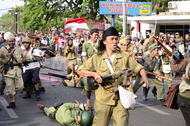 Meriahnya Parade Juang 10 November