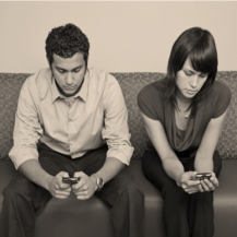 [Kuis] Apakah Kamu Menderita Nomophobia alias Ketergantungan dengan Handphone?
