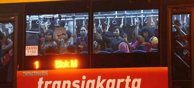 Berdesak-desakan menciptakan peluang emas bagi pencopet