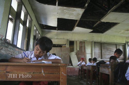 Dengan rajin mencatat, kamu melatih kekuatan jari--jemarimu.
