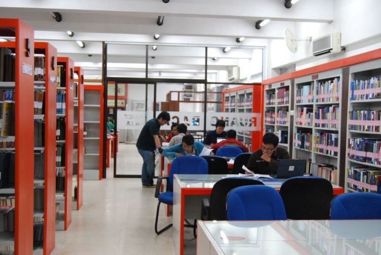 Jadi lebih sering nongkrong di perpus