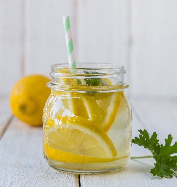 7 Minuman yang Bisa Kamu Racik Sendiri, dan Bikin Perut Rata Gak Mustahil Lagi 8 Lemon Ginger Flat Belly Drink. Yuum!