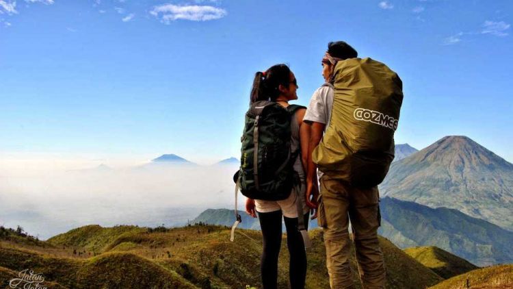 Untukmu yang Akhirnya Berhenti karena Aku Telah Dimiliki, Namun Masih Menyayangiku Sebegitunya, Tak Pernah Selesai Aku Memikirkan Tentangmu
