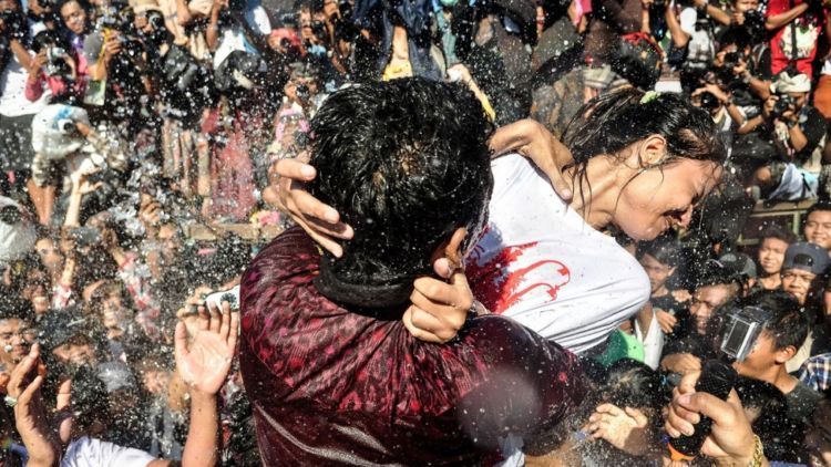 Indonesia Itu Kaya. 10 Tradisi Unik Ini Bakal Membuatmu Kagum Sampai Geleng-Geleng Kepala
