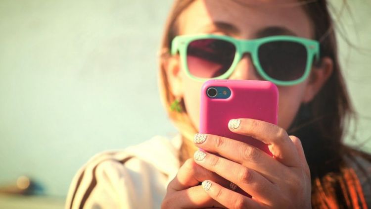 [Kuis] Apakah Kamu Menderita Nomophobia alias Ketergantungan dengan Handphone?