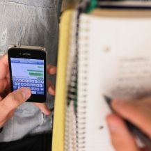 [Kuis] Apakah Kamu Menderita Nomophobia alias Ketergantungan dengan Handphone?