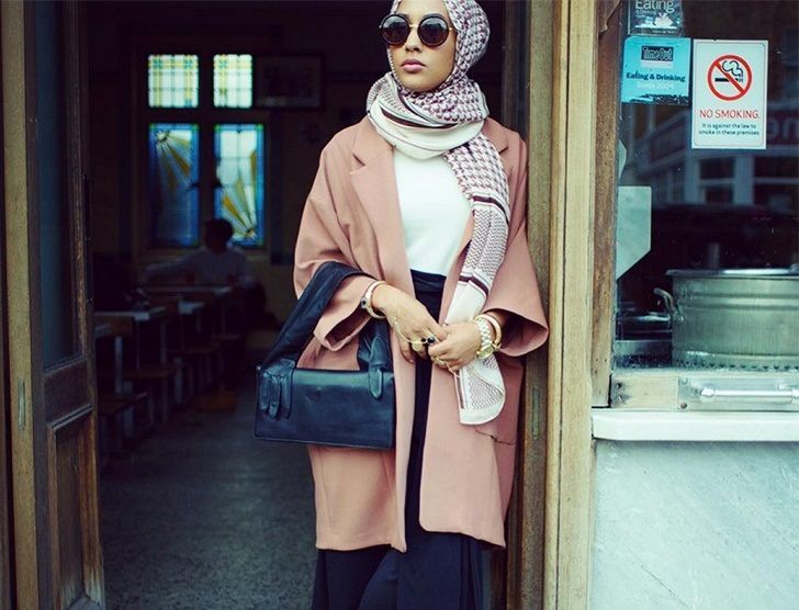 Jilbab Bukan Halangan Untuk Terus Berkarya. Model H&M yang Berjilbab Ini Membuktikannya!