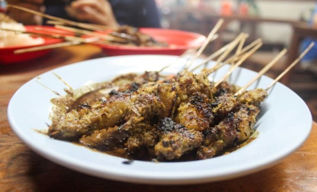 sate klopo makanan khas surabaya