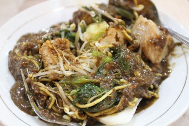 rujak cingur makanan khas surabaya