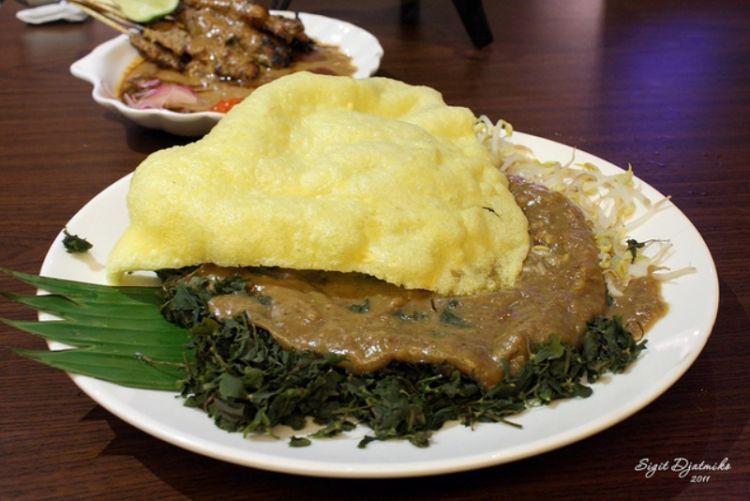 Pecel Semanggi