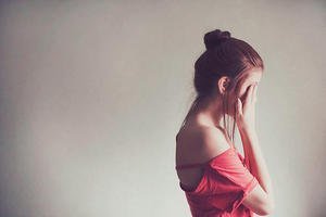 Salahku yang Menggenggammu Terlalu Erat