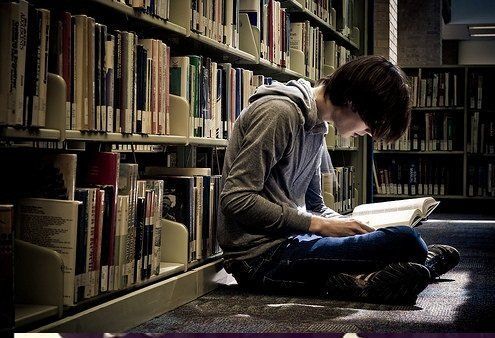 Buku sejarah aja diseriusin, apalagi pacarnya