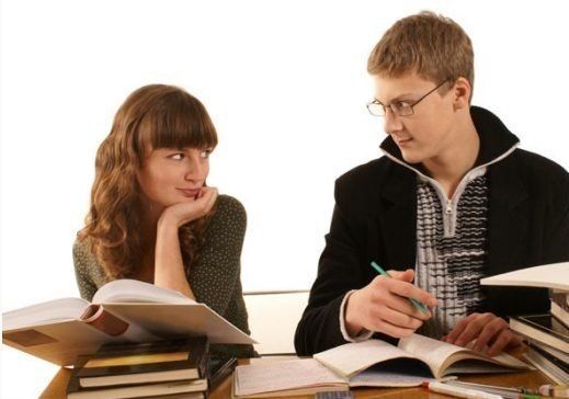 Kalau belajar sama pacar kan, pasti lebih asik daripada sendiri :(