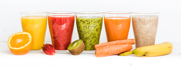 Gunakan buah dan sayur segar untuk membuat smoothies yang sehat.