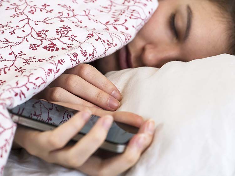 12 Macam Orang yang Akan Kamu Temui di Path Setiap Hari 19 Si tukang tidur, dia hanya memosting sleep dan awake saja di Pathnya.