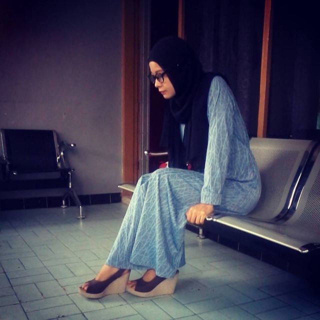 Merenunglah saat mendapat kesempatan (contohnya saat menunggu Dosen)