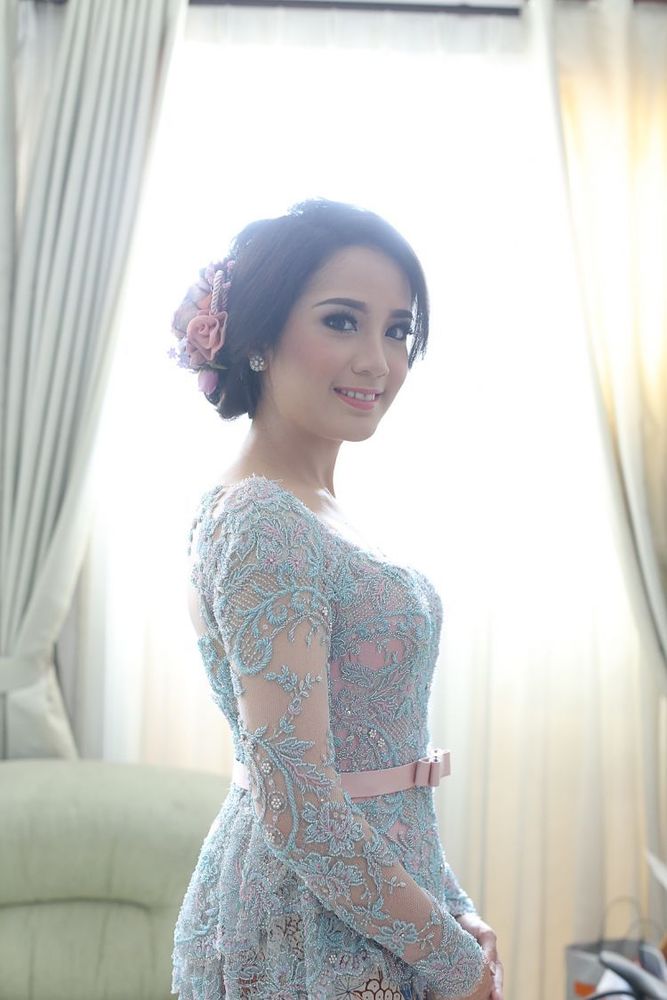 9 Ide Kebaya yang Akan Mempercantikmu di Hari Lamaran Nanti