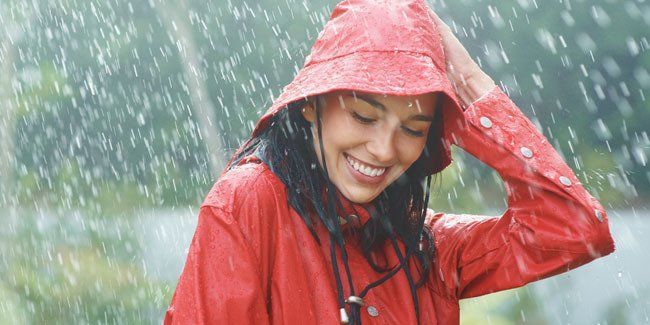 5 Items Andalan Tampil Stylish Saat Musim Hujan